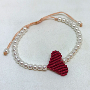 Χειροποίητη Μακραμέ Μπορντώ Κόκκινη Καρδούλα με Λευκές Πέρλες - μαλλί, καρδιά, μακραμέ, κοσμήματα, ζευγάρια - 2