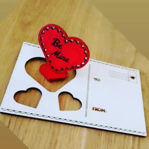 Ευχετήρια κάρτα αγάπης- καρτ ποστάλ Ξύλινα ,με αποσπώμενη καρδιά που αναγράφει Be mine και βάση, σκαλισμενο σε laser με μήκος 15cm και πλάτος 10cm. - ξύλο, ευχετήριες κάρτες