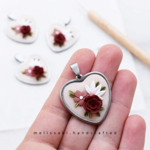 Heart made of flowers | Χειροποίητο ατσάλινο μεταγιόν σε σχήμα καρδιάς με λουλούδια από πολυμερικό πηλό (ατσάλι, πηλός) (40εκ. + 5εκ. αυξομειώση) - charms, καρδιά, λουλούδι, ατσάλι, αγ. βαλεντίνου - 3