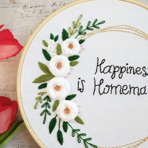 Τελάρο κεντήματος Bamboo 23εκ -Happiness is homemade με κεντημένα λουλούδια σε άσπρο ύφασμα - τελάρα κεντήματος - 2