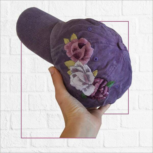 Καπέλο jockey μωβ με κεντημένα λουλούδια - 2