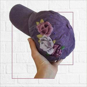 Καπέλο jockey μωβ με κεντημένα λουλούδια - 2