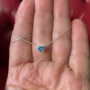 Κολιέ, μενταγιόν ασημένιο σε σχήμα καρδιάς μήκους και πλάτους 6 χιλιοστών και μπλε ζιργκόν με ασημένια αλυσίδα μήκους 40 εκατοστών. - ασήμι, charms, καρδιά, κοντά, δώρα αγίου βαλεντίνου - 5