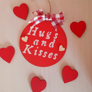 Διακοσμητικό ξύλινο καδράκι Hugs and Kisses με διάμετρο 15εκ - πίνακες & κάδρα, καρδιά, διακοσμητικά, ξύλινα διακοσμητικά - 3
