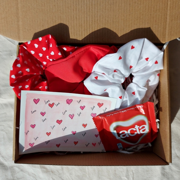 Σετ-δώρου Αγίου Βαλεντίνου με scrunchies και καρτ-ποστάλ καρδιές - ύφασμα, λαστιχάκι, δώρα αγίου βαλεντίνου, σετ δώρου - 3
