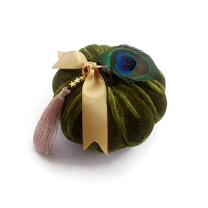 Πράσινη Μεσαία Κολοκύθα με φτερό παγωνιού μάτι 10εκ Βελούδο Γούρια για το Σπίτι Εγκαίνια - γούρια, κολοκύθα, βελούδο, ύφασμα, διακοσμητικά