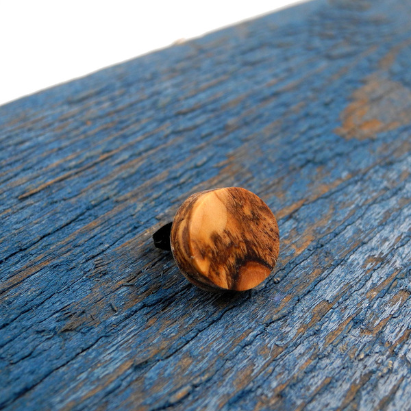 Ανδρικό σκουλαρίκι χειροποίητο μοναδικό από ξύλο ελιάς _017, Φ 1,5 εκ. - ξύλο, σκουλαρίκια - 3