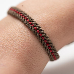 Unisex καφέ μόκα και κόκκινο βραχιόλι μακραμε - mocha brown and red macrame bracelet - ύφασμα, μακραμέ, boho, χεριού, αυξομειούμενα - 3