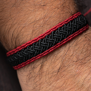 Unisex κόκκινο και μαύρο βραχιόλι μακραμε - red and black macrame bracelet - ύφασμα, μακραμέ, boho, χεριού, αυξομειούμενα - 2