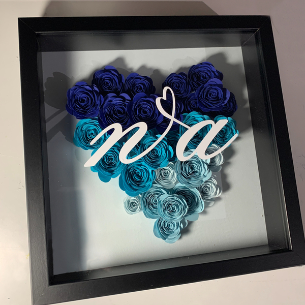 Κάδρο - Κορνίζα με λουλούδια σε σχήμα καρδιάς σε αποχρώσεις του μπλε - μπλε, πίνακες & κάδρα, λουλούδια