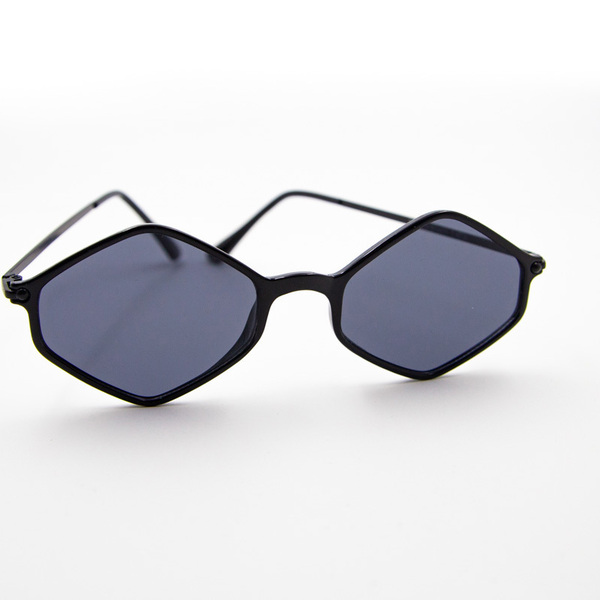 Γυαλιά ηλίου σε μαύρο χρώμα με 100% UV προστασία από τον ήλιο. - αλυσίδες, γυαλιά ηλίου, κορδόνια γυαλιών, θήκες γυαλιών - 2