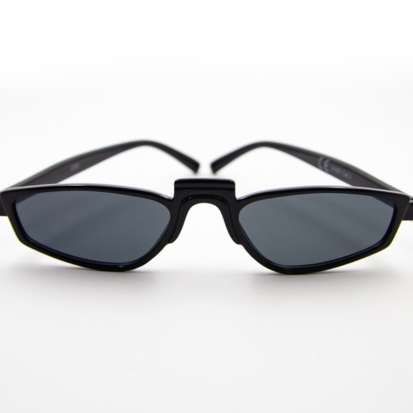 Γυαλία ηλίου σε μαύρο χρώμα με πλαστικούς βραχίονες. Παρέχουν 100% UV προστασία από τον ήλιο. - αλυσίδες, γυαλιά ηλίου, κορδόνια γυαλιών, θήκες γυαλιών - 5
