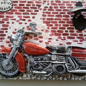 Ανοιχτήρι μπύρας τοίχου, Harley, δώρο για εκεινον, αξεσουάρ Harley, πρακτικο δωρο για μοτοσυκλετιστες, Κοκκινη, μαυρη και ασημι Harley - επιτοίχιο, διακοσμητικά, για ενήλικες, είδη σερβιρίσματος - 3