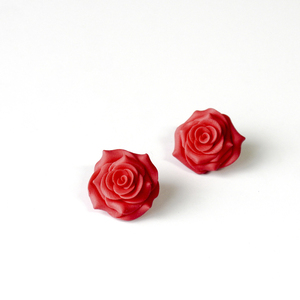 Σκουλαρίκια - τριανταφυλλάκια κόκκινα - πηλός, λουλούδι, καρφωτά, μικρά, polymer clay