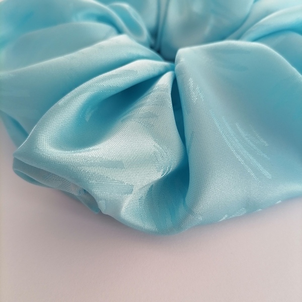 Γαλάζιο παστελ σατέν scrunchie με κεραυνούς - ύφασμα, σατέν, λαστιχάκια μαλλιών - 4