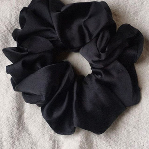 Black scrunchie σατεν ή βαμβακερό - ύφασμα, λαστιχάκια μαλλιών - 4