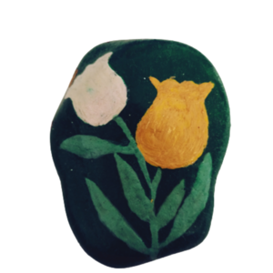 Πέτρα με τουλίπα σε πράσινο φόντο - πέτρα, διακοσμητικές πέτρες