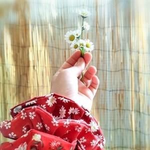 Χειροποίητο Λάστιχο Μαλλιών Scrunchie Μάρτης Κόκκινο Σκούρο Λουλούδια - ύφασμα, λαστιχάκι, μαλλιά, λουλούδι, μαρτάκια - 2