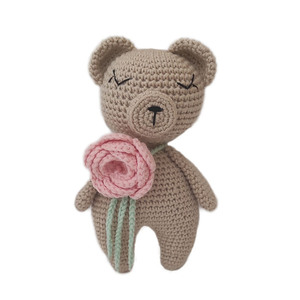 Πλεκτό μπεζ αρκουδάκι με ροζ τριαντάφυλλο - ύψος 15 εκ - λούτρινα, αρκουδάκι, βρεφικά, δώρο