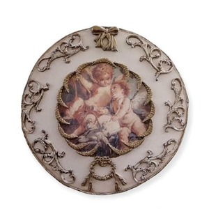 Στρογγυλος πινακας απο m.d.f. με διαμετρο 35 εκ. χρωμα μπεζ-ροζ, με αγγελακια και αναγλυφα στοιχεια απο πηλο. Διακοσμηση τοιχου. - πίνακες & κάδρα, διακοσμητικά, romantic, πριγκίπισσες