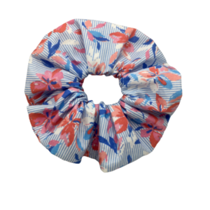 Υφασμάτινο λαστιχάκι scrunchie with stripes and blue flowers - ύφασμα, κορίτσι, φλοράλ, για τα μαλλιά, λαστιχάκια μαλλιών - 2