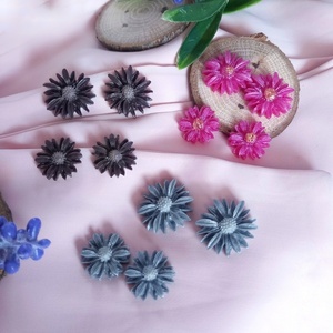 Λουλούδια από υγρό γυαλί σε ιδιαίτερο, vintage ψυχρό καφέ χρώμα. Ατσάλινα κουμπώματα. - γυαλί, λουλούδι, καρφωτά, ατσάλι, καρφάκι - 3