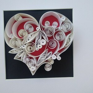 Λευκή καρδιά, χειροποίητο έργο τέχνης φτιαγμένο από χαρτί υψηλής ποιότητας με την τεχνική quilling. Διαστάσεις 27*27cm. - πίνακες & κάδρα, καρδιά, ιδεά για δώρο, αγ. βαλεντίνου - 5