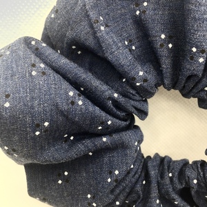 Υφασμάτινο λαστιχάκι scrunchie jean style - κοκκαλάκι, ύφασμα, κορίτσι, για τα μαλλιά, λαστιχάκια μαλλιών - 4