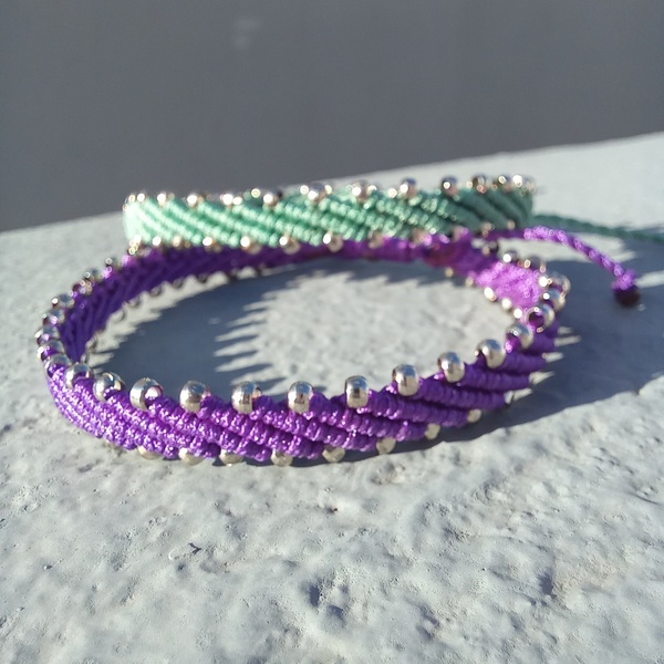 Μακραμέ μωβ βραχιόλι χεριού μεταλλικές χάντρες. Macrame purple bracelet with metalic beads. - μακραμέ, κορδόνια, boho, χεριού, αυξομειούμενα - 2