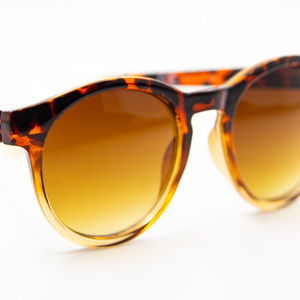Γυαλιά ηλίου πλαστικά πολύχρωμα με 100% UV προστασία από τον ήλιο - αλυσίδες, γυαλιά ηλίου, κορδόνια γυαλιών, θήκες γυαλιών - 2