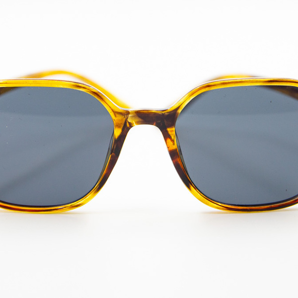 Γυαλιά ηλίου πλαστικά με πολύχρωμο χρώμα και 100% UV προστασία από τον ήλιο - γυαλιά ηλίου
