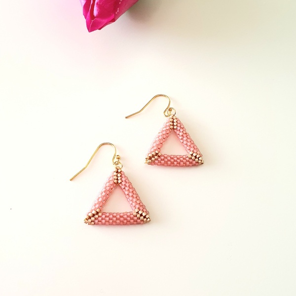 Εντυπωσιακά σκουλαρίκια miyuki 3d τρίγωνο rose pink midi - γυαλί, χάντρες, απαραίτητα καλοκαιρινά αξεσουάρ, κρεμαστά, μεγάλα - 2