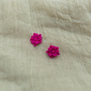 Μικρά σκουλαρίκια λουλουδάκια από πολυμερικό πηλό (μέγεθος 1,5 εκ.) - πηλός, λουλούδι, καρφωτά, μικρά, καρφάκι - 2