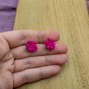Μικρά σκουλαρίκια λουλουδάκια από πολυμερικό πηλό (μέγεθος 1,5 εκ.) - πηλός, λουλούδι, καρφωτά, μικρά, καρφάκι - 3