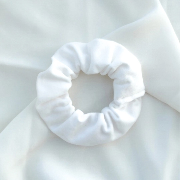 White velvet petal scrunchie - ύφασμα, βελούδο, λαστιχάκια μαλλιών