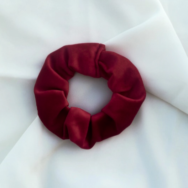 Red velvet petal scrunchie - ύφασμα, βελούδο, λαστιχάκια μαλλιών
