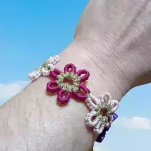 Βραχιόλι Μακραμέ με Λουλούδια (Φούξια-Ρόζ-Μώβ) - μακραμέ, κορδόνια, χεριού, αυξομειούμενα, δώρα για γυναίκες - 3