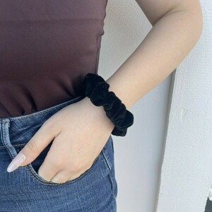 Cartovo | Handmade Black Velour Scrunchie - ύφασμα, βελούδο, χειροποίητα, λαστιχάκια μαλλιών, φθηνά