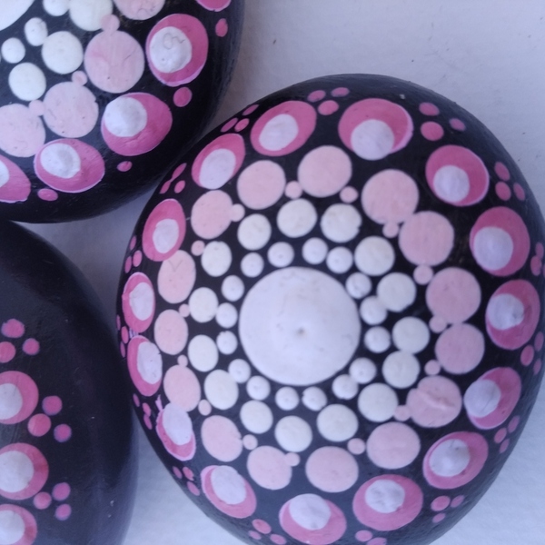 Σετ 3 πετρών, ζωγραφισμένων με τεχνική Mandala - ροζ 4εκ - ζωγραφισμένα στο χέρι, πέτρα, διακοσμητικές πέτρες, σετ δώρου - 3