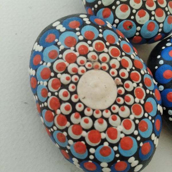 Σετ 3 πετρών, ζωγραφισμένων με τεχνική Mandala / πολύχρωμη /6εκ - ζωγραφισμένα στο χέρι, πέτρα, διακοσμητικές πέτρες, σετ δώρου - 2