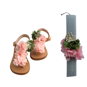 Σετ από αρωματική λαμπαδα και χειροποιήτα κοριτσίστικα σανδάλια με λουλούδια - κορίτσι, λαμπάδες, βαφτιστήρι, για παιδιά