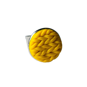 Ρυθμιζόμενο στρογγυλό δαχτυλίδι με πλεκτό κίτρινο σχέδιο από πολυμερικό πηλό (διάμετρος 20mm) - στρογγυλό, πηλός, αυξομειούμενα