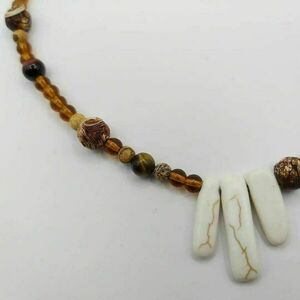 Κολιέ african style boho με ημιπολύτιμες χάντρες και δόντι χαουλίτη - καφέ - χαολίτης, χάντρες, boho - 3