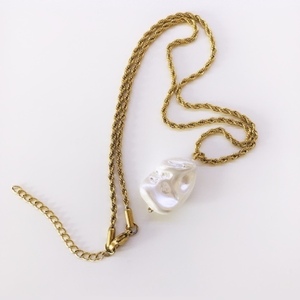 Gold chain & white details necklace - μενταγιόν, ατσάλι, φθηνά, κοντά, επιπλατινωμένα