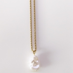 Gold chain & white details necklace - κοντά, ατσάλι, επιπλατινωμένα, φθηνά, μενταγιόν - 2
