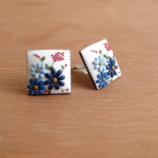 Σκουλαρίκια καρφωτά τετράγωνα λευκά με λουλούδια από πολυμερή πηλό, 12mm - πηλός, λουλούδι, καρφωτά, μεγάλα, καρφάκι - 5