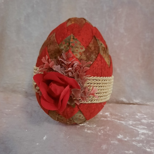 Διακοσμητικό Πασχαλινό αυγό από ύφασμα, σε κόκκινο και χρυσό χρώμα με ύψος 12cm - διακοσμητικά, πασχαλινά αυγά διακοσμητικά, πασχαλινή διακόσμηση, πασχαλινά δώρα - 3
