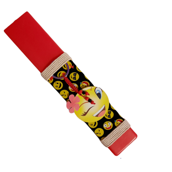 Κόκκινη αρωματική λαμπάδα με ξύλινο μπρελόκ φατσουλα . Διαστάσεις λαμπάδας 25x4.5 cm - κορίτσι, λαμπάδες, για παιδιά, για ενήλικες, για εφήβους