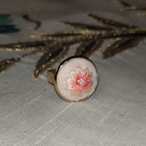 Κεντημένο χειροποίητο δαχτυλίδι - Ανοιξιάτικο Λουλούδι - λουλούδι, ατσάλι, boho, αυξομειούμενα - 3