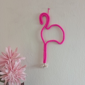 Μακραμέ διακοσμητικό τοίχου φούξια φλαμινγκο. Υψος 46 εκ. Μήκος 19,5 εκ. - μακραμέ, flamingos, διακοσμητικά, 100% βαμβακερό - 4